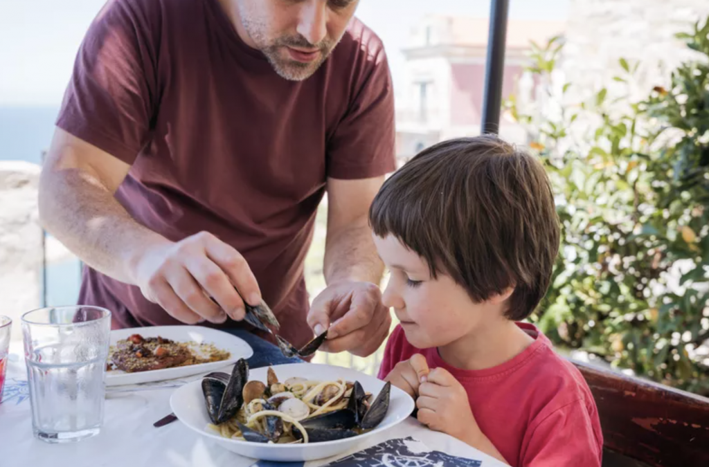 How To Spot An Allergic Reaction To Shellfish In Your Kid?